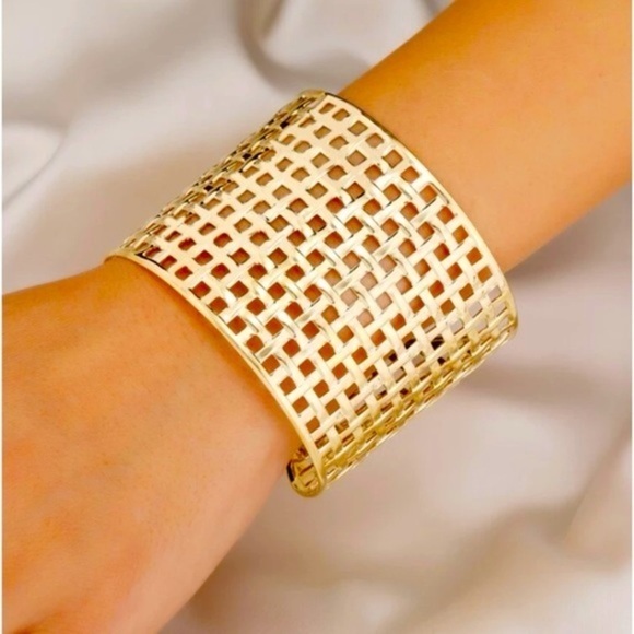 Jewelry - Hollow Out Gold Cuff Bangle Bracelet - NWT
